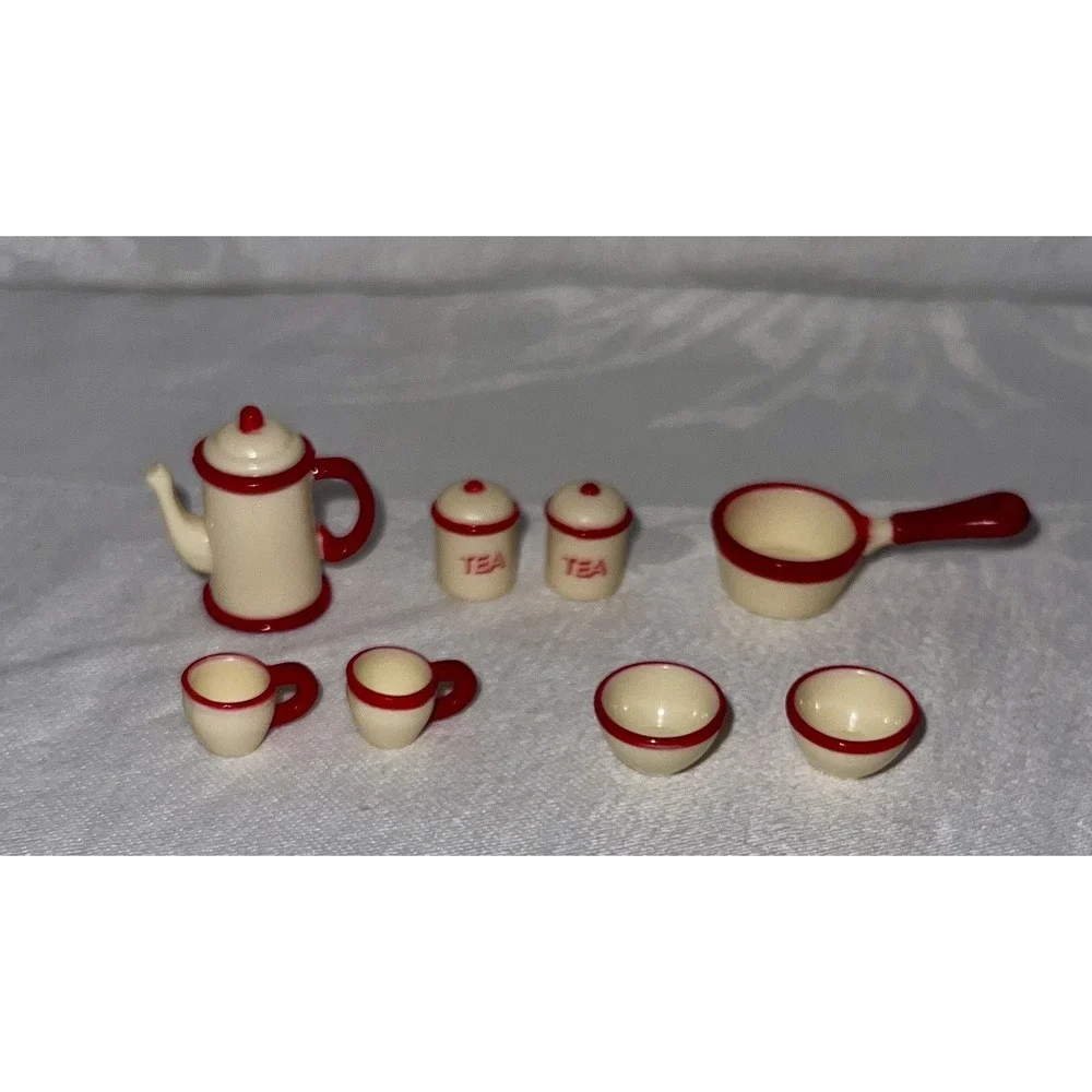 Svlanian Families Set of Red and White Dishes